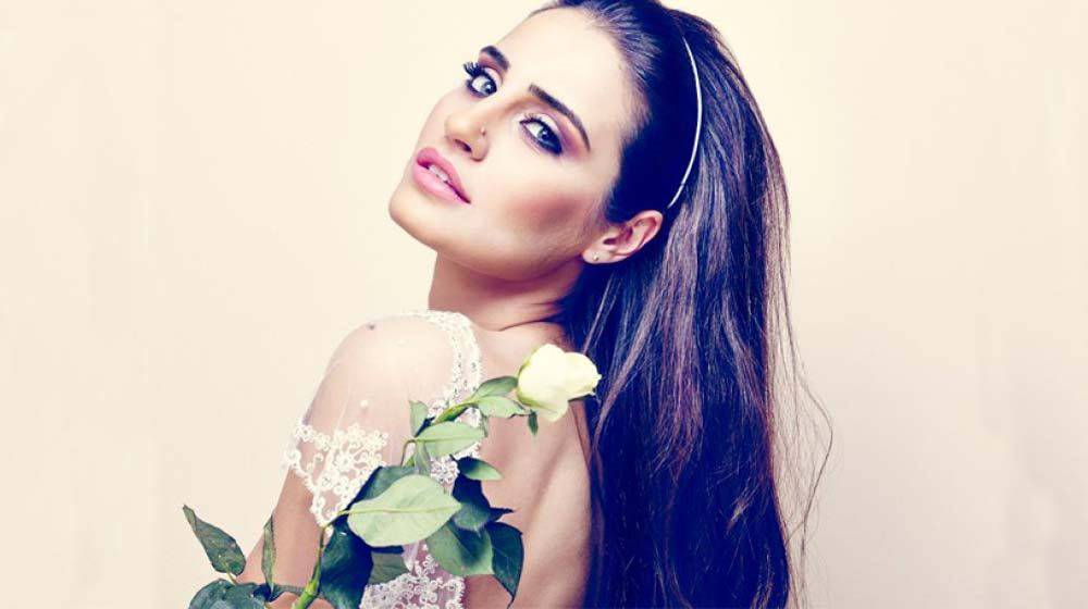 بالصورة - إيميه صياح وقبلة رومانسية من زوجها