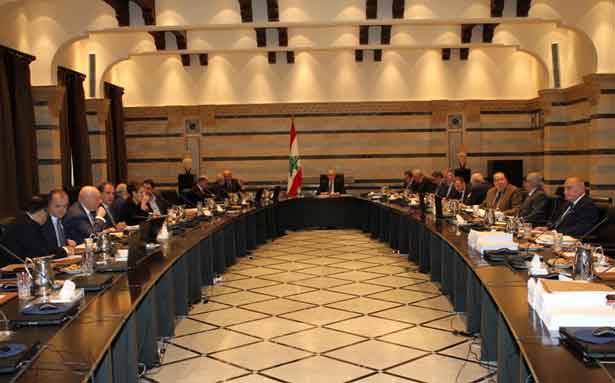 وافق على التجديد لمحافظ جبل لبنان بالوكالة لمدة ثلاثة أشهر
مجلس الوزراء : سلام يُتابع موضوع أمن الدولة وفقاً للأصول القانونيّة