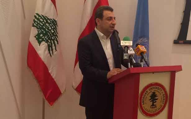 إفتتح معرض «المنظمات غير الحكوميّة» في «الأميركيّة»
أبو فاعور : أزمة النفايات شكّلت سقوطاً
كبيراً لمبدأ المواطنيّة والحكم المركزي
