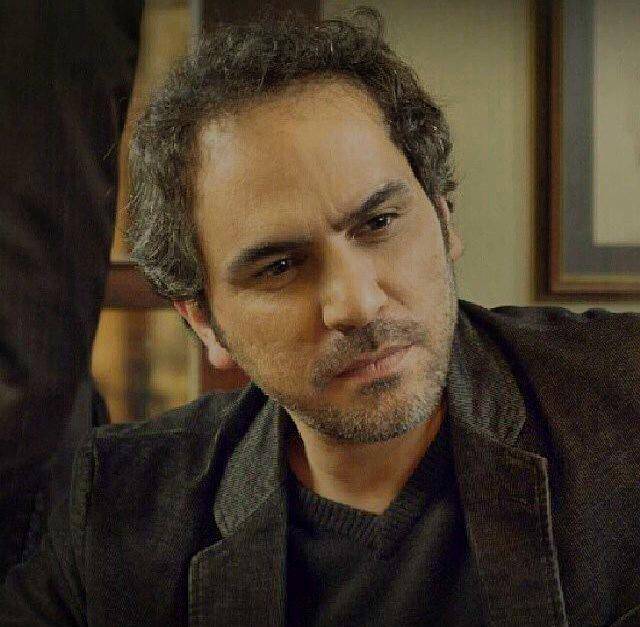 بالصور- هل تعلم أن والد الممثل السوري رامي حنا هو أيضا فنان شهير؟!