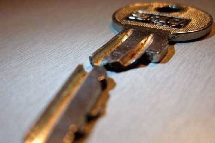 مفتاح مكسور بقيمة 90 ألف ريال.. فما قصته!