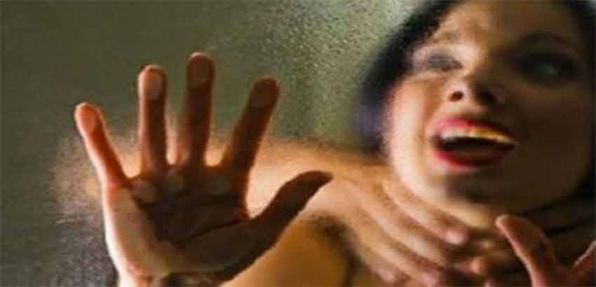 اغتصب سائحتين وقتلهما وربطهما بشجرة قبل أن..