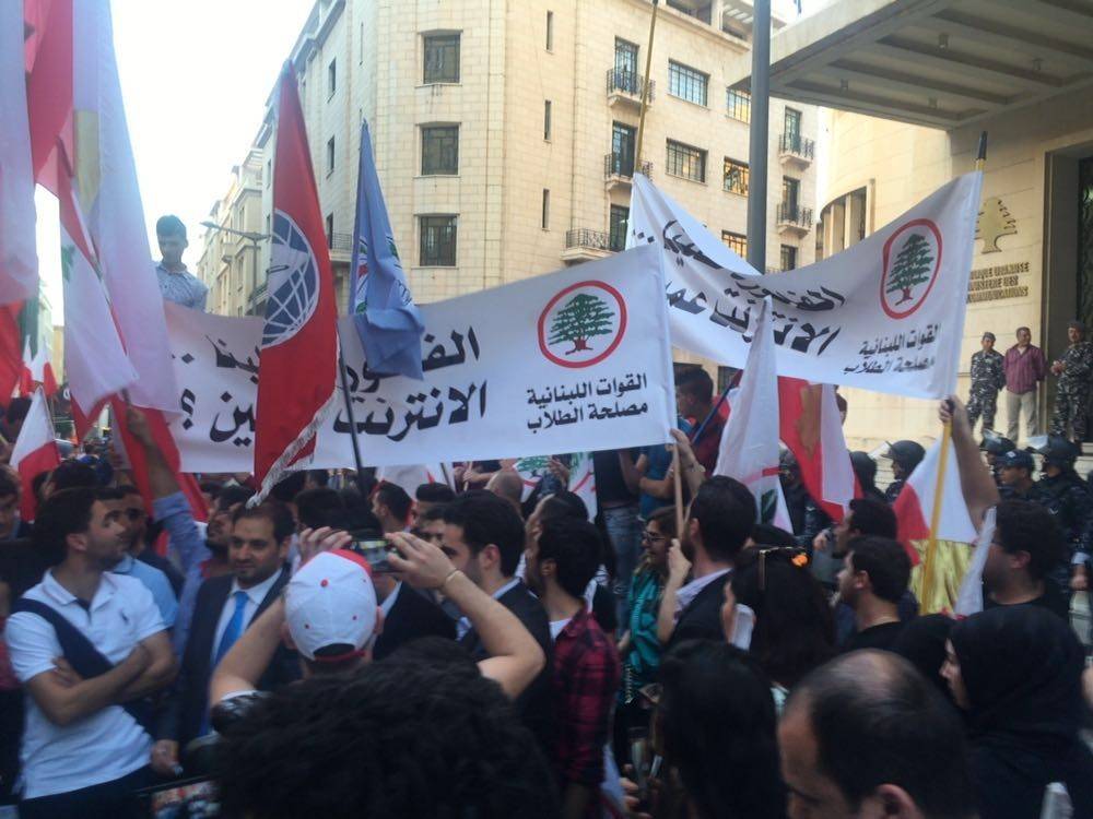 اعتصام في وسط بيروت احتجاجاً على "فضيحة الانترنت"