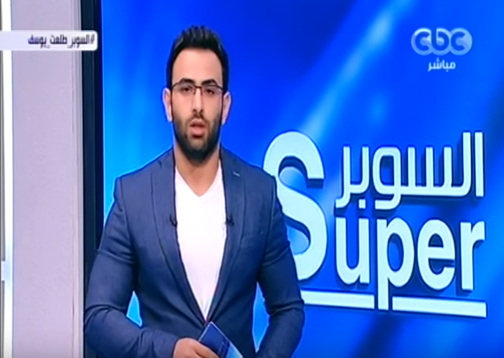 بالفيديو- مذيع رياضي يفقد أعصابه وهذا ما فعله على الهواء مباشرة