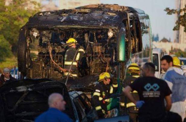 شرطة العدو: تفجير الحافلة في القدس "هجوم انتحاري"