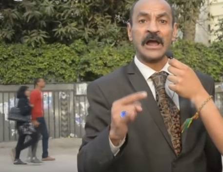 فيديو| مواطن مصري يطالب الحكومة بتكريمه لأنه مفجر ثورة 30 يونيو!