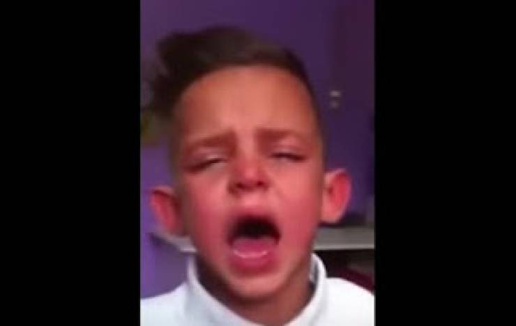 عاملت والدها بقسوة فرسم لها ابنها لوحة جعلتها تنهارعندما علمت معناها!!