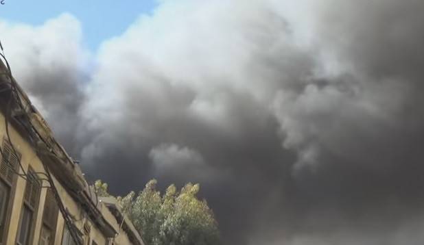 بالفيديو: حريق هائل يلتهم محلات تجارية في دمشق القديمة