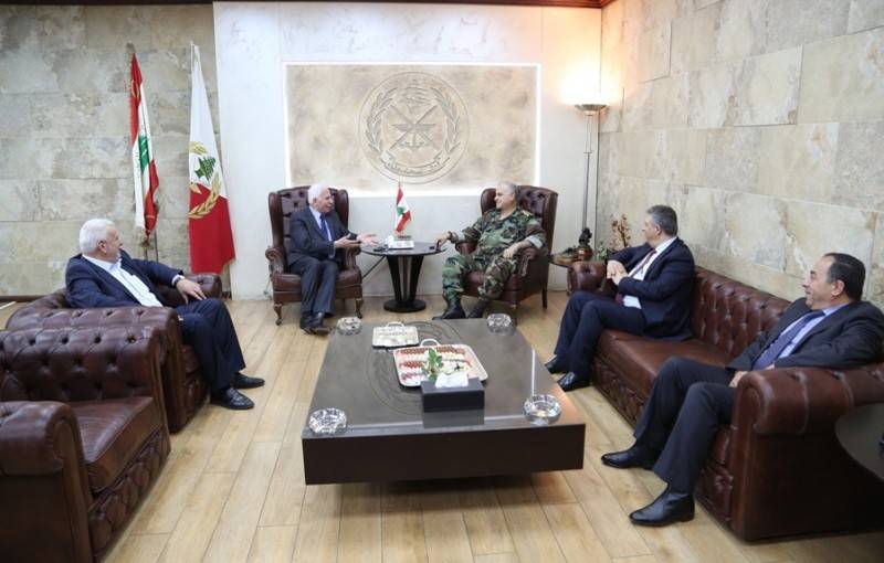 قهوجي عرض مع السفير الفلسطيني أوضاع النازحين