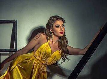 صور جريئة لهذه الحسناء شقيقة النجمة الشهيرة