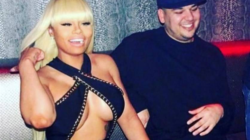 ماذا أهدى شقيق كيم كارداشيان خطيبته راقصة التعري السابقة؟  بالصورة