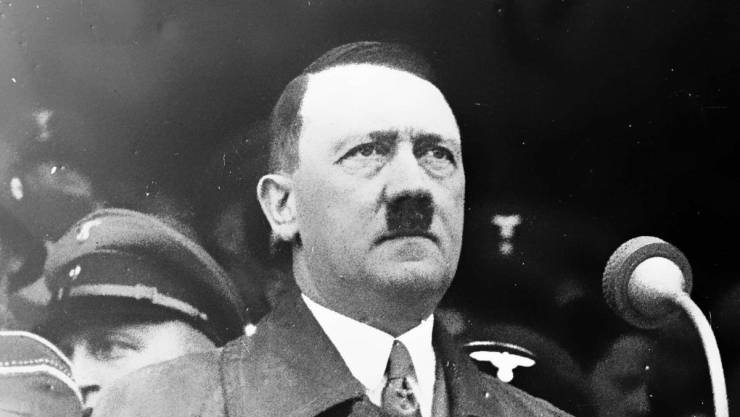 "كان في الأصل رسام".. تعرف على أسرار حياة هتلر!!