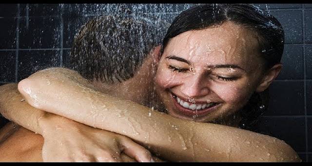 لماذا يجب على الزوجان الاستحمام معا مرة واحدة على الاقل