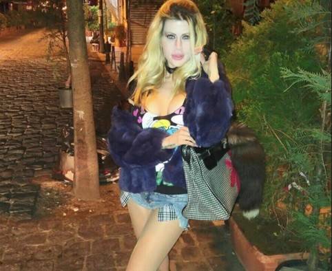 فتحت الحرب... بالصدور تدخلها لارا كاي: "أنا صدري أكبر شي"!