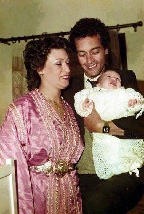 لن تصدقوا من يكون النجم الشهير في الصورة؟