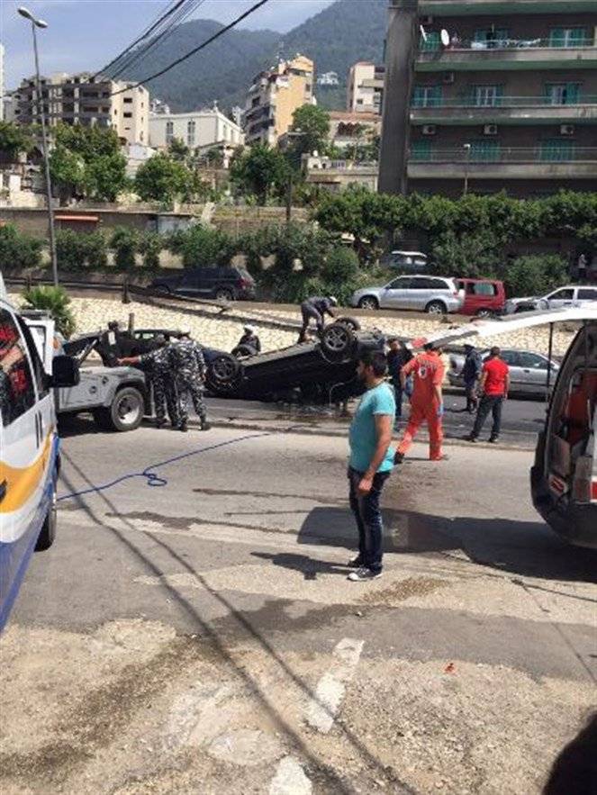 بالصور: حادث سير مروّع يودي بحياة مراسلة  لبنانية وعائلتها ؟