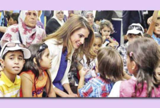 الملكة رانيا تفاجىء اللاجئين في جزيرة ليسبوس اليونانية