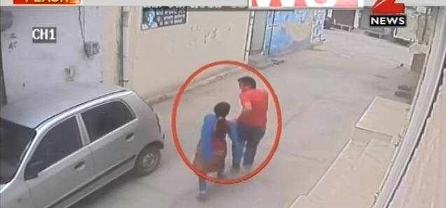 فيديو- لحظة اختطاف امرأة  بهدف اغتصابها!