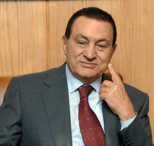 صور جديدة لحسني ‫‏مبارك‬ تظهر عليه علامات غريبة