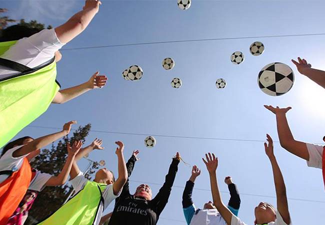 ريال مدريد يدرّب أطفالا فلسطينيين