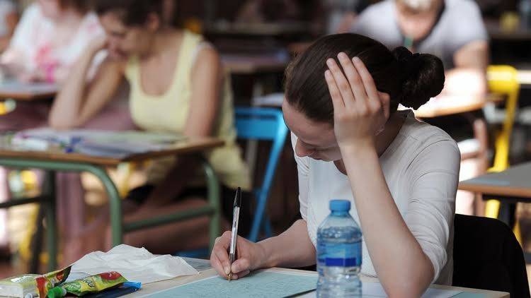 لماذا يجب مدح الأبناء عند الرسوب في الامتحان؟