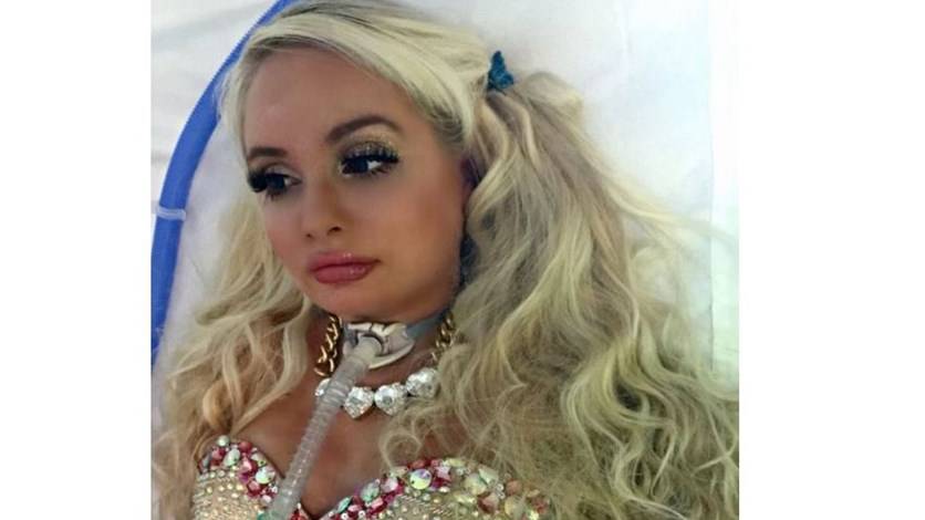 عندما تنظر الى هذه الفتاة ترى باربي حقيقية.. لكن ما تخفيه الصور سيصدمك!؟
