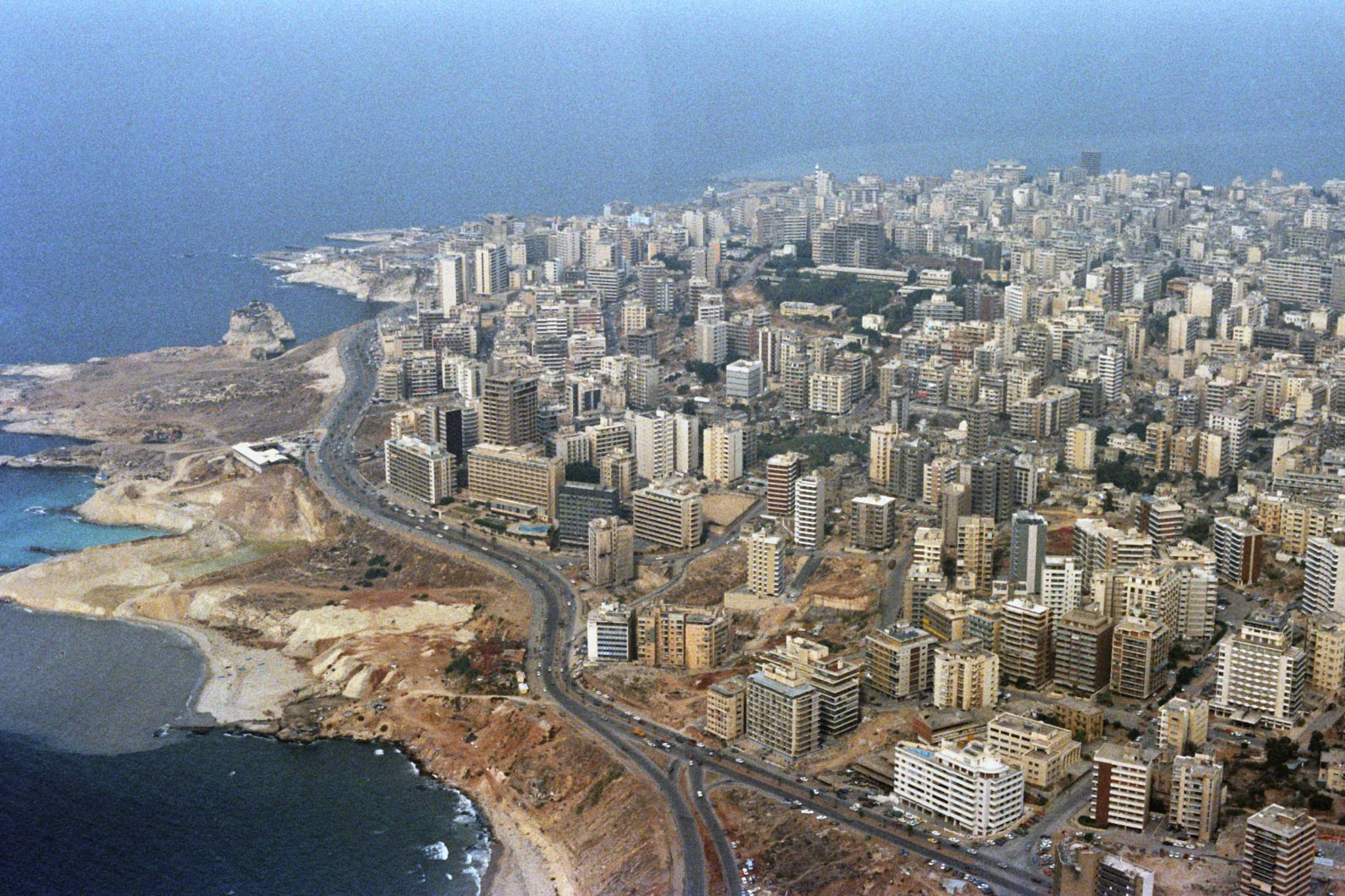 و اخيرا، المشنوق يعلن  سبب الرائحة الكريهة التي تجتاح بيروت..!