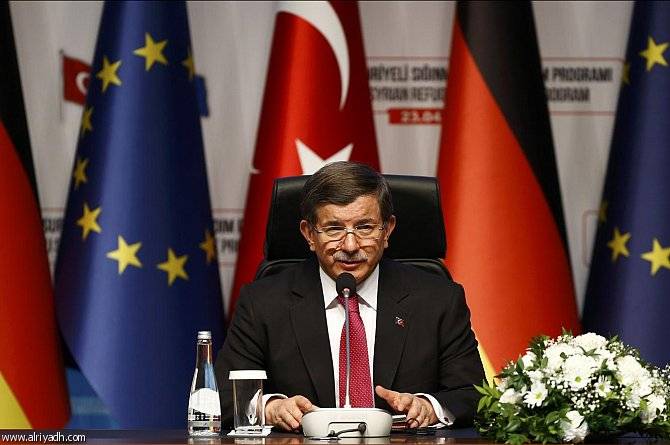 داود اوغلو: الدستور التركي الجديد سيبقي على النظام العلماني