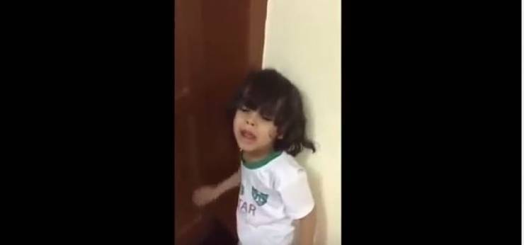 فيديو طفل يهزّ الرأي العام.. والسبب؟