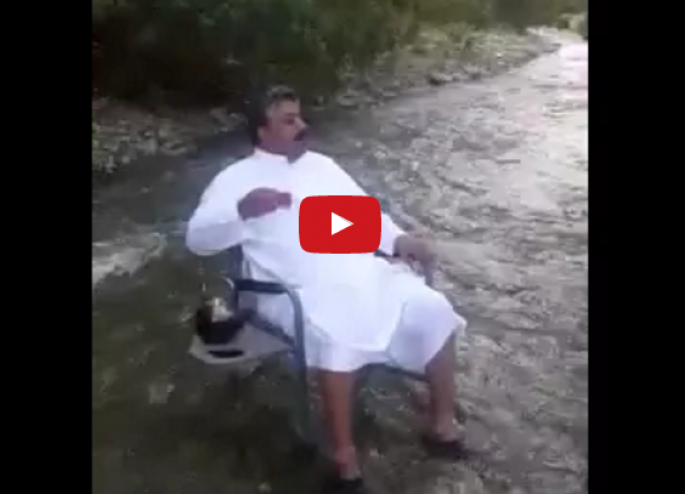 فيديو: حاول شرب الشاي داخل جدول ماء.. فكانت النتيجة!