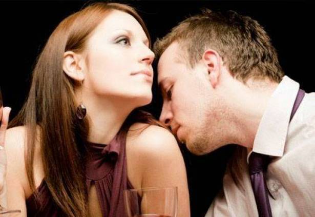 بالصور.. رجل "مخلص" يخون زوجته مع 47 امرأة فقط!!