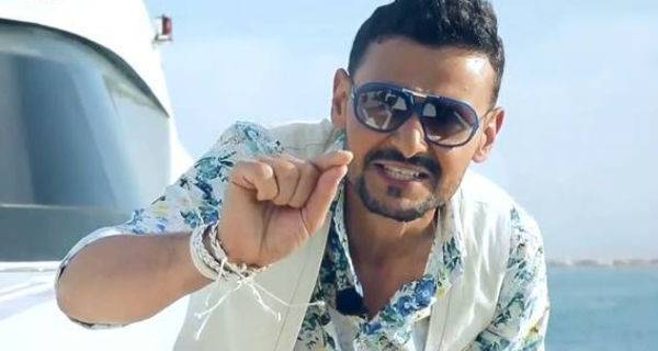 هل اعتزل “رامز جلال”؟..  بعد ضربه من قِبَل النجم “ستيفن سيجال” ودخوله في غيبوية!