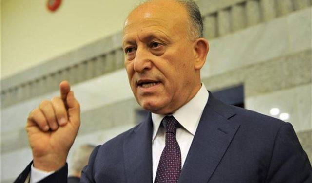ريفي يغرّد منفرداً.. ويربك 