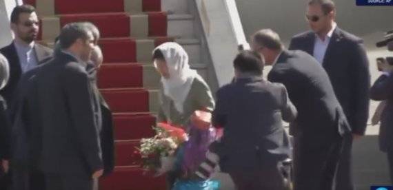 بالفيديو محجبة ولا تصافح.. شاهد كيف استعانت رئيسة كوريا الجنوبية بلغة الجسد لحظة وصولها إيران