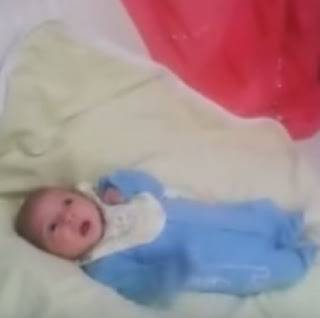 طفل عمره شهرين يرقص على اغنية بشرة خير ! فيديو