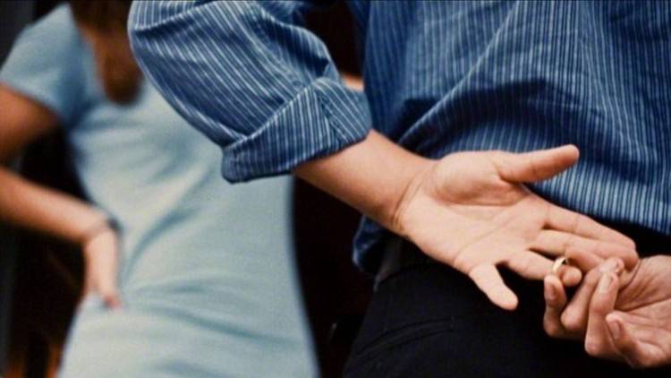 دراسة علمية صادمة: ماذا تربح الزوجة المخدوعة و ماذا تخسر الخائنة!؟