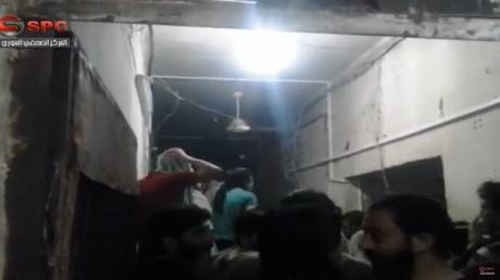 أنباء عن سيطرة معتقلين على سجن حماة المركزي