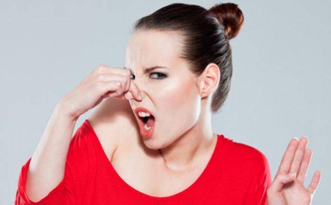 4 أسباب لن تتوقعيها وراء رائحة الإفرازات الكريهة!