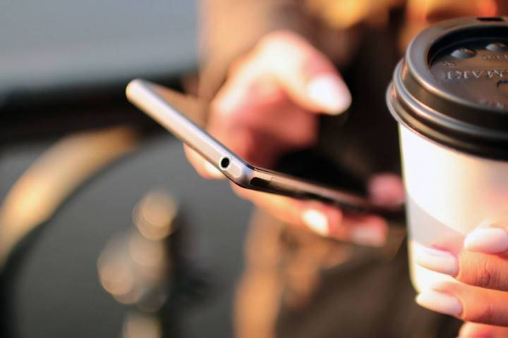 دراسة: هل تعرفون التأثيرات السلبيّة للهواتف الذكيّة على حياتكم العاطفيّة!؟