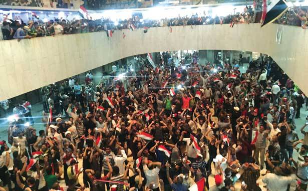 الصدر يتوعّد وأنصاره يقتحمون البرلمان العراقي
إنفجار جنوب شرق بغداد و«داعش» يتبناه