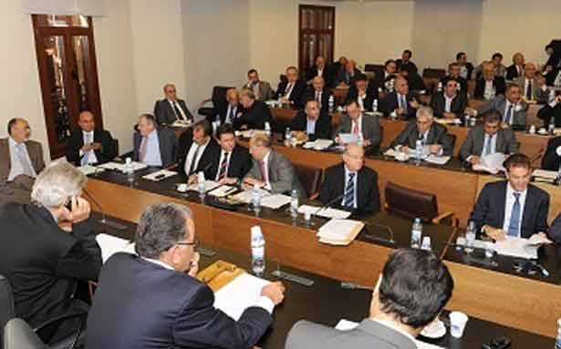 قانون الانتخاب الفرصة الأخيرة لـ«فرملة» الانزلاق