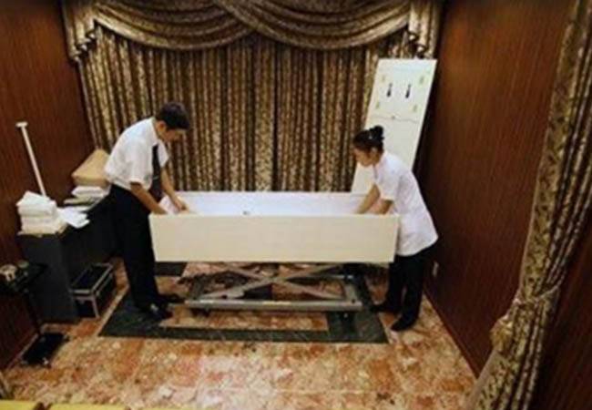 “فنادق الجثث”.. مهنة تزدهر في اليابان وسط غضب بعض السكان