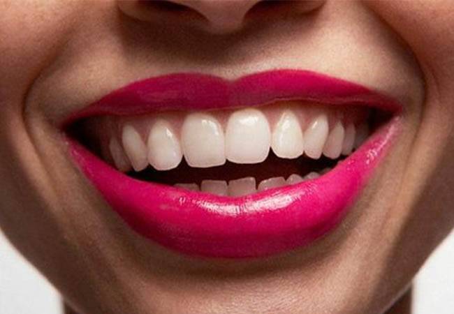 السباحة والحمضيات.. ضمن 10 أشياء تدمر أسنانك