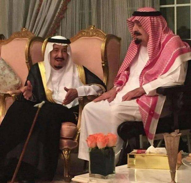 “فيديو”:  العاهل السعودي يزور أخويه “مشعل وطلال” في منزليهما