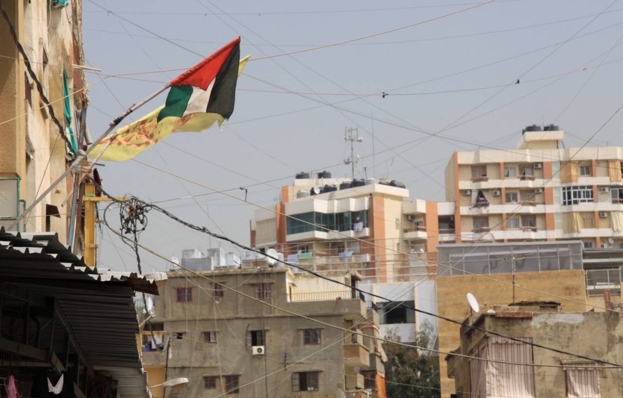 دحلان يسعى إلى زيادة تسليح المخيمات الفلسطينية في لبنان