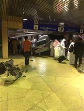 بالصور - حادث غريب  داخل مطار الرياض