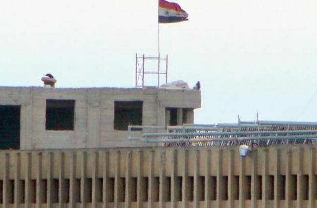 بالفيديو - تمرد في سجن حماة واحتجاز ضباط