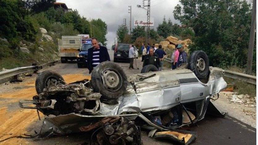 بالصورة: قتيل وجريح بانقلاب سيارة في القليعات