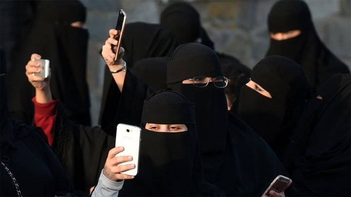 السعودية تمنح المرأة الحق في الحصول على نسخة من عقد زواجها