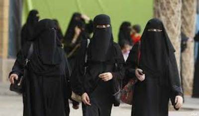 بالصور.. اماراتي لديه 17 بنتاً يزوج 6 منهن بدعوة على فنجان قهوة وتمر